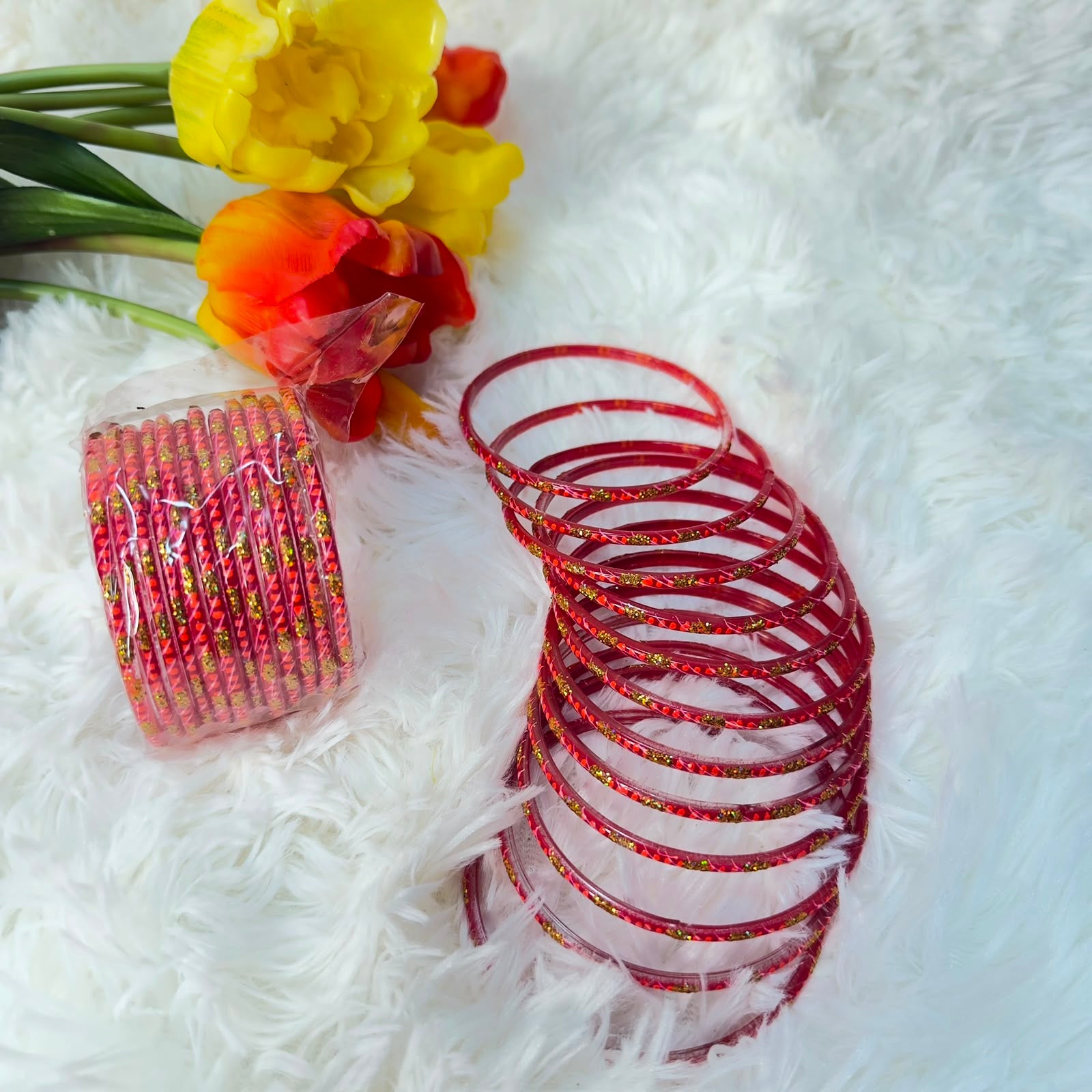 Glitter red glass bangles